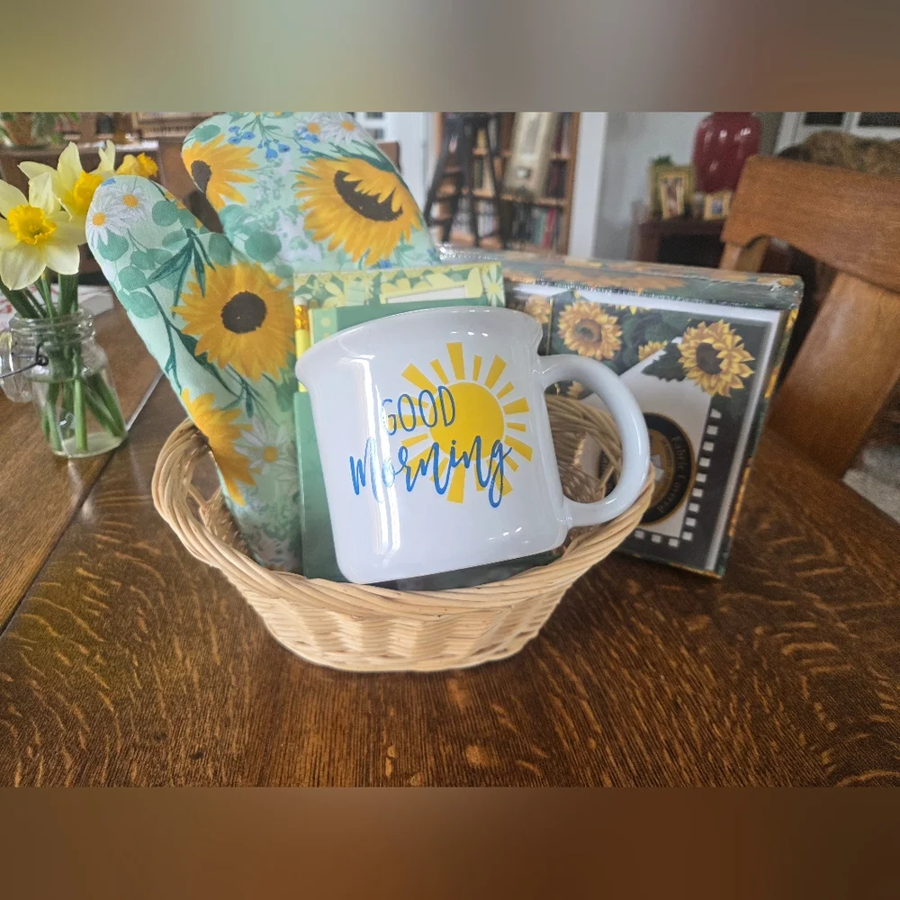 🎁❤️⭐🎁Positivity Mug Gift Set Bundle in a Vintage Green Wire Basket